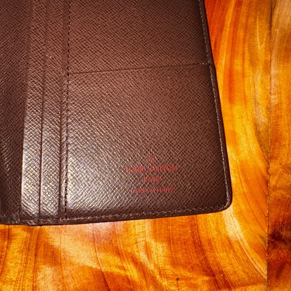 Louis Vuitton
Vintage 2007 damier long Bifold Wallet - Picture 11 of 17